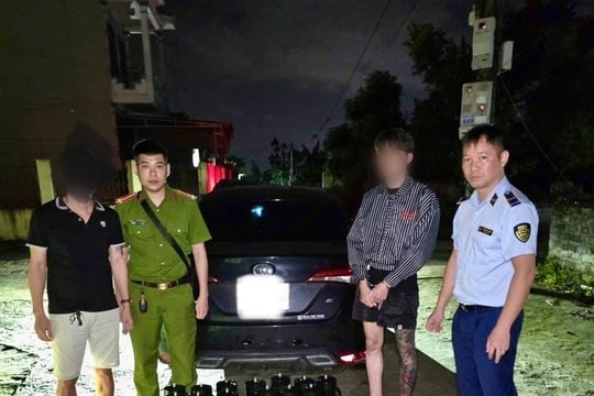 Bắt quả tang ô tô chở 13 bình “khí cười” từ Hải Phòng sang Quảng Ninh