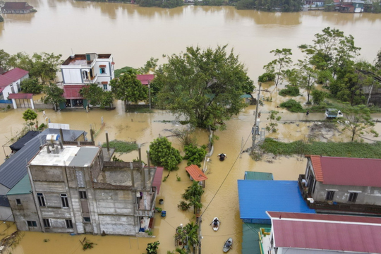 Hà Nội sơ tán khẩn gần 8.500 người khỏi vùng ngập, ứng phó mực nước sông dâng cao