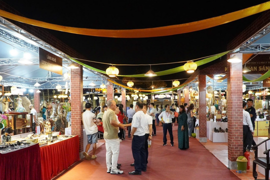 Khai hội làng nghề Việt Nam 2025: Tinh hoa truyền thống hội tụ, sản phẩm OCOP tỏa sáng