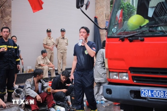 Khẩn trương điều tra nguyên nhân vụ cháy tại phố Kim Hoa