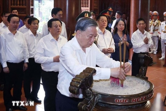 Tổng Bí thư Tô Lâm dâng hương tưởng nhớ Chủ tịch Hồ Chí Minh tại Nghệ An