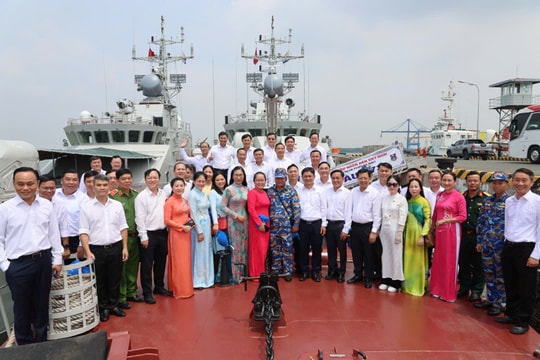 Đoàn đại biểu Đại hội Đảng bộ TP. Hồ Chí Minh thăm, làm việc tại Bộ Tư lệnh Vùng 2 Hải quân