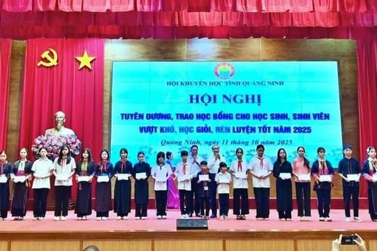 Tuyên dương, trao học bổng cho 250 học sinh, sinh viên vượt khó học giỏi
