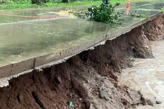 Cảnh báo lũ quét ở Thái Nguyên, Khánh Hòa, mưa dông, lốc xoáy và gió giật mạnh trên biển