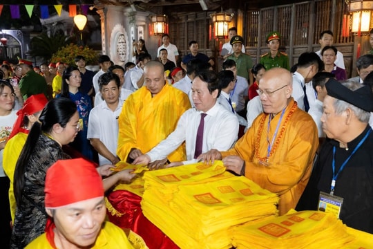 Trang nghiêm Lễ khai ấn và ban ấn Đức Thánh Trần