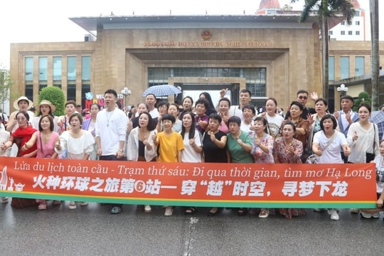 Gần 1.000 du khách Trung Quốc nhập cảnh qua Móng Cái