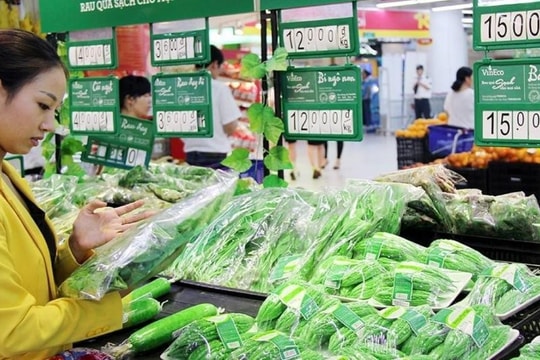 Đảm bảo đầy đủ hàng hóa thiết yếu phục vụ người dân sau mưa lũ