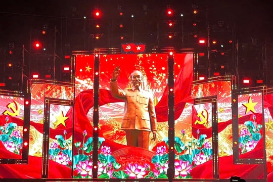 Dưới ánh sáng quang vinh - Bản hùng ca về Đảng