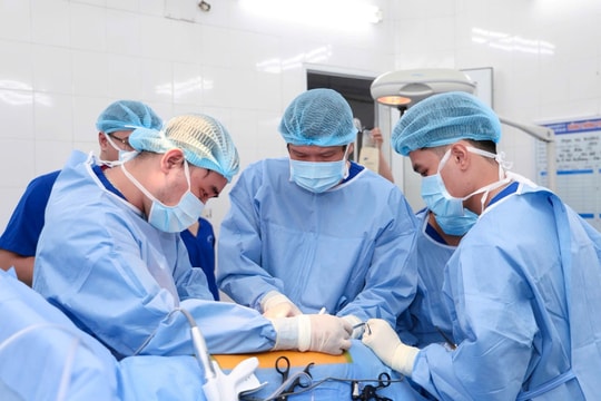 Bệnh viện Việt Tiệp thành công ghép thận mẹ cho con