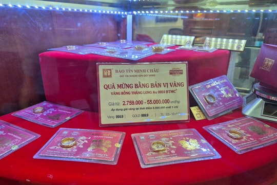 Giá vàng hôm nay 15/10: Đạt mức cao nhất từ đầu năm