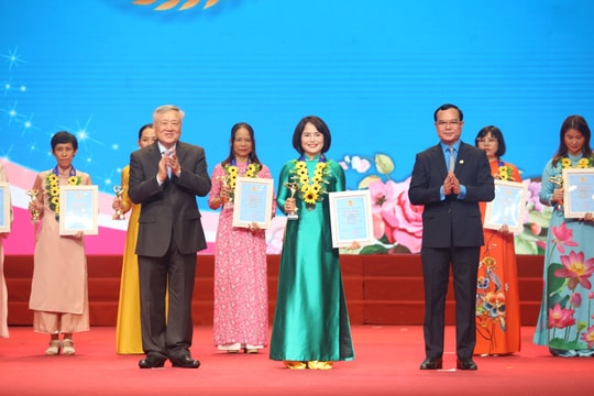 Tôn vinh, biểu dương đóng góp to lớn của nữ đoàn viên, người lao động tiêu biểu
