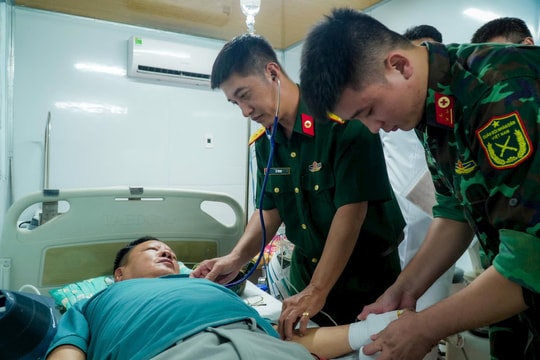 Cứu bệnh nhân nhồi máu cơ tim cấp ở Trường Sa