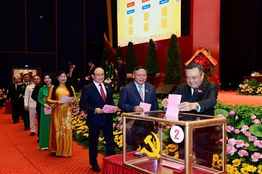 Danh sách 17 nhân sự Ban Thường vụ Thành ủy Hà Nội khóa XVIII