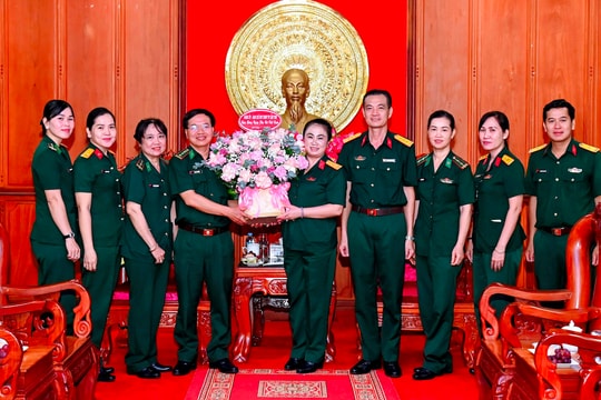 BĐBP TP Cần Thơ  chúc mừng Hội Liên hiệp Phụ nữ và Bộ CHQS thành phố