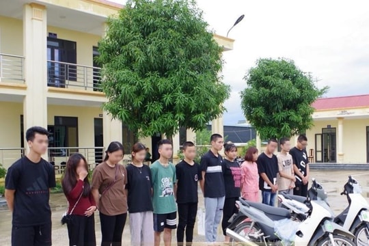 Xử lý 12 thanh, thiếu niên gây rối trật tự công cộng