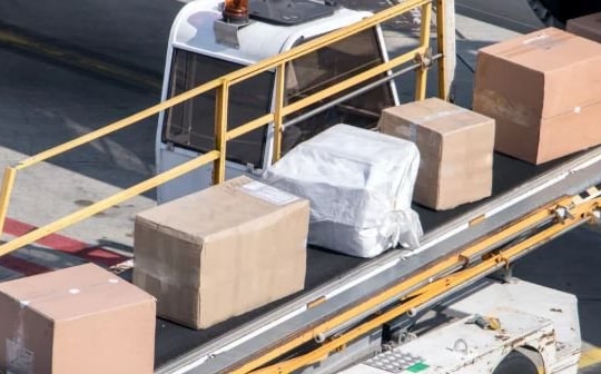 Bí mật bên trong thùng hàng được gửi về từ "ngoại quốc"