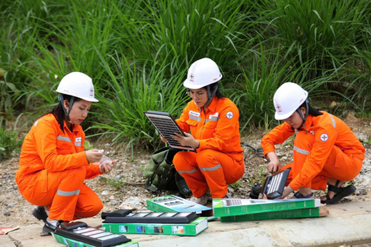 Phụ nữ EVNNPC bản lĩnh, sáng tạo, thắp sáng niềm tin