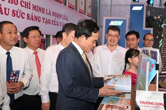 Tặng Không gian “Cây tri thức” và 126.000 quyển sách cho Học viện Cán bộ TP.HCM