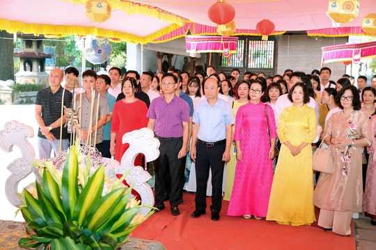 TAND và VKSND khu vực 6 dâng hương tưởng niệm tại Đền thờ Hai Bà Trưng