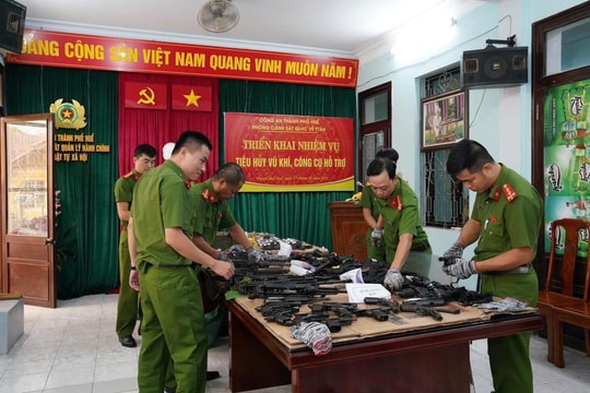Huế tiêu hủy hàng nghìn vũ khí và công cụ hỗ trợ trái phép