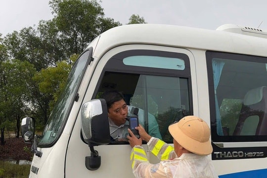 Ra quân xử lý vi phạm nồng độ cồn trên địa bàn TP. Huế