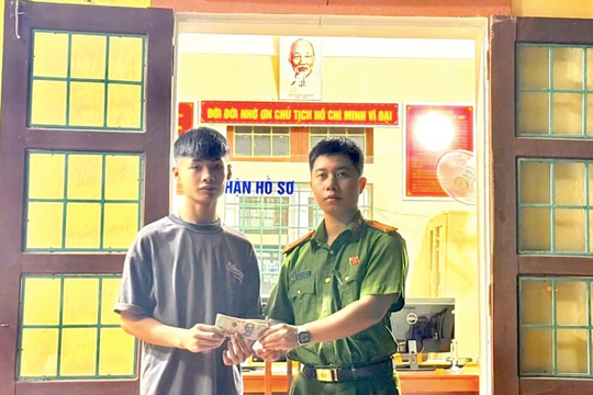 Học sinh Quảng Trị nhặt được của rơi, trả lại người mất