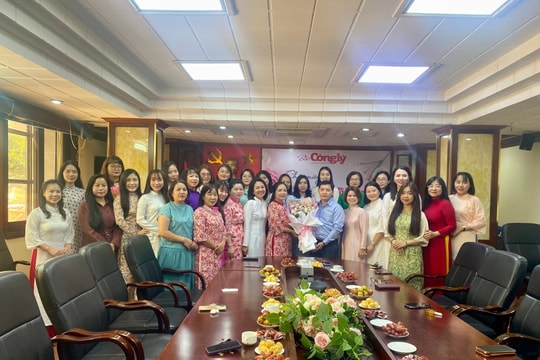 Báo Công lý tổ chức gặp mặt nữ cán bộ, người lao động nhân Ngày Phụ nữ Việt Nam 20/10