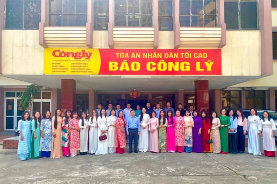 Báo Công lý tổ chức gặp mặt nữ cán bộ, người lao động nhân Ngày Phụ nữ Việt Nam 20/10