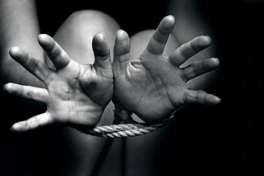 Ngày tháng tủi nhục của thiếu phụ bị bán sang xứ người