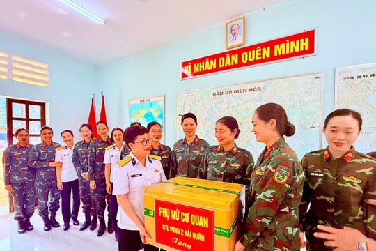 Bông hồng thép nơi đầu sóng, ngọn gió