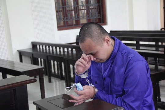 Giọt nước mắt muộn màng của ông bố trẻ