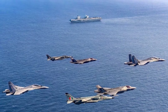 F-35 và Su-30 đối đầu trong cuộc không chiến mô phỏng