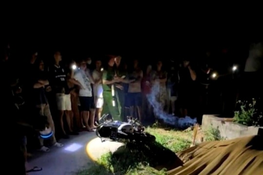 Đôi nam nữ đâm vào cột bê tông, 1 người tử vong tại chỗ