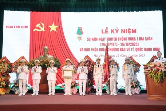 Vùng 1 Hải quân nhận Huân chương Bảo vệ Tổ quốc hạng Nhất