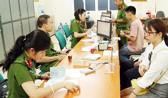 Công dân Việt Nam ở nước ngoài muốn được cấp thẻ Căn cước cần điều kiện  gì?