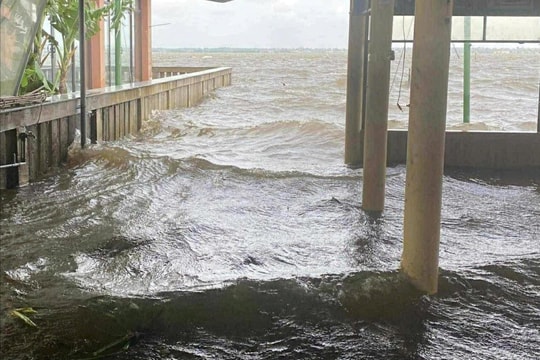 Huế cho học sinh toàn thành phố nghỉ học do ảnh hưởng bão số 12