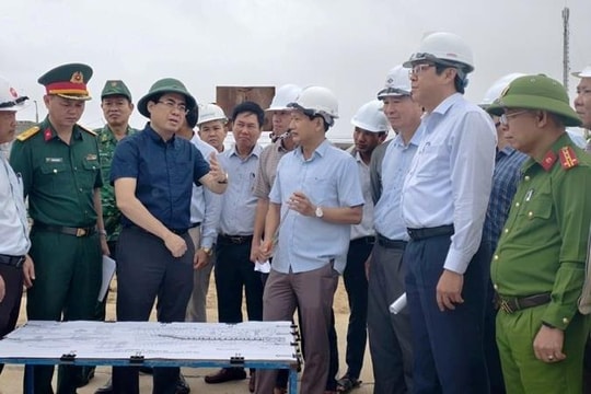 Chủ tịch UBND tỉnh Quảng Ngãi kiểm tra công tác phòng chống bão số 12