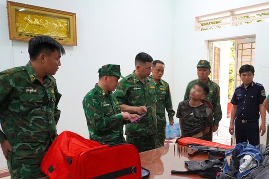 Mang súng AK, đạn khi làm thủ tục xuất cảnh qua Campuchia