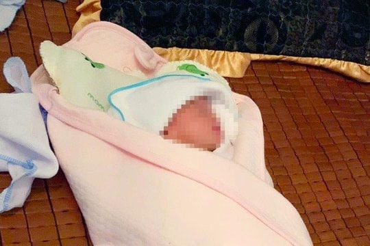 Bé gái 11 ngày tuổi bị bỏ rơi trước cổng nhà người dân