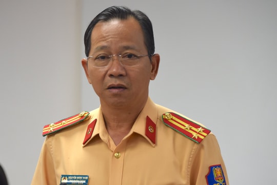 CSGT TP.HCM nói về thực trạng xe máy leo vỉa hè