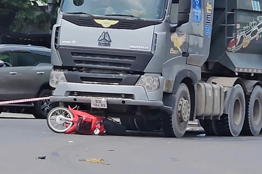 TP.HCM: Hai cô gái trẻ tử vong thương tâm do va chạm với xe ben