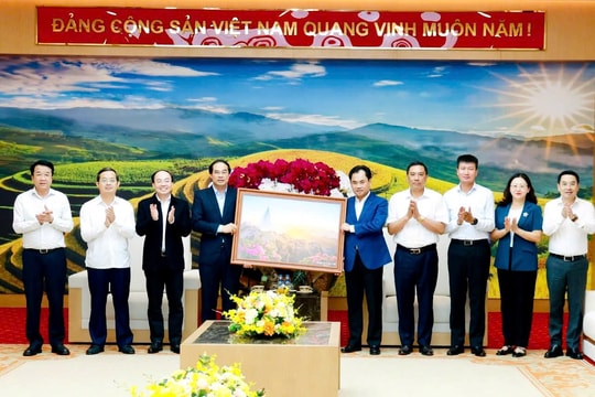 Ban Thường vụ Tỉnh ủy Thái Nguyên thăm, làm việc tại tỉnh Lào Cai