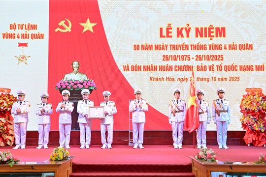 Vùng 4 Hải quân kỷ niệm 50 năm Ngày truyền thống, đón nhận Huân chương Bảo vệ Tổ quốc hạng Nhì