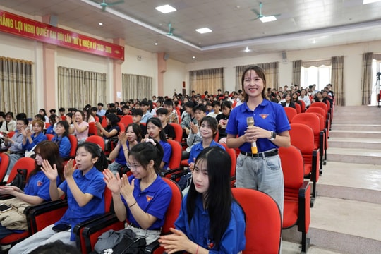 Chiến dịch truyền thông “Không một mình” - “Cùng nhau an toàn trực tuyến” tại Trường cao đẳng Lai Châu