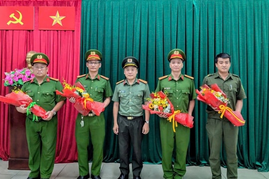 Biểu dương các lực lượng cứu hơn 100 người mắc kẹt trong mưa