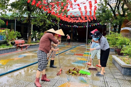 Khi mưa vừa dứt, thầy cô lại tất bật vì học sinh thân yêu