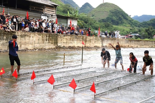 Tưng bừng Lễ hội Tết cá của người Tày ở Tuyên Quang