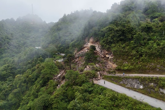 Sạt lở nghiêm trọng tại Cổng Trời Quản Bạ tỉnh Tuyên Quang