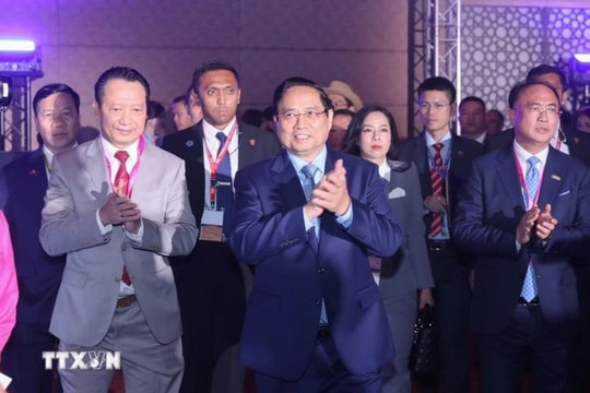 Thủ tướng dự đối thoại cấp cao tại Hội nghị Thượng đỉnh Kinh doanh-đầu tư ASEAN