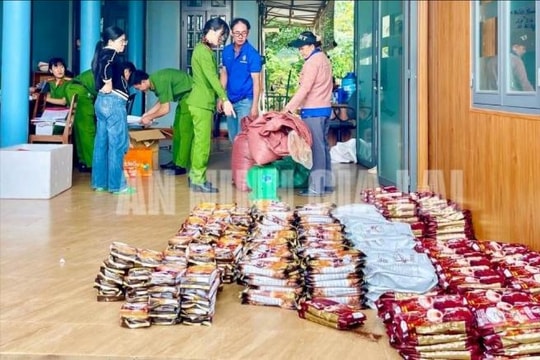 Tạm giữ giám đốc công ty nghi sản xuất cà phê giả